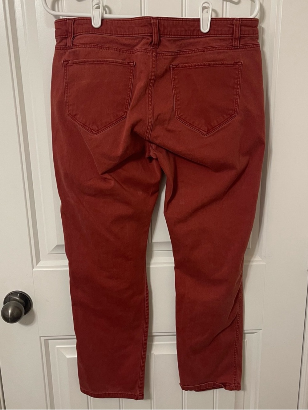 Liz Claiborne Women’s 12P Ultrasoft Straight-Leg Jeans in Burnt Red Petite Short - Picture 2 of 8